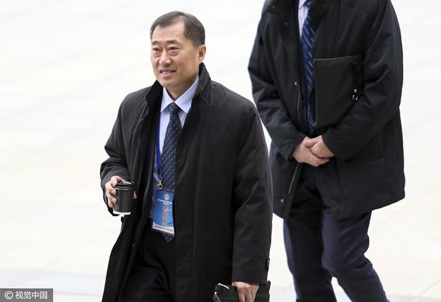 中间的介绍人
